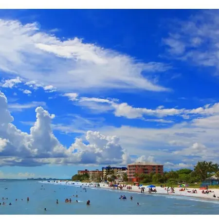 100 Percent Remodeled Luxury Beach Condo On The Bay!!!
